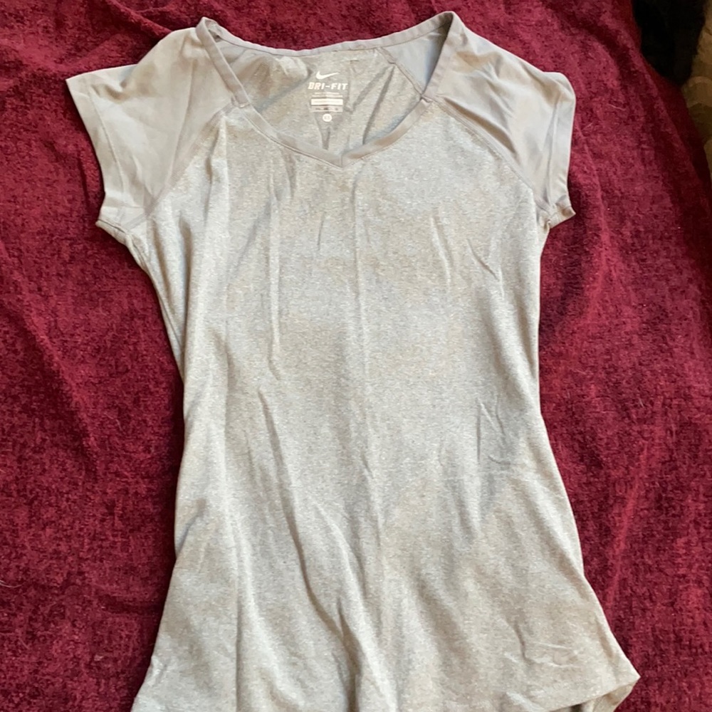 Grey Nike shirt sleeve shirt